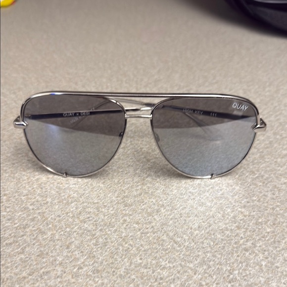 Quay x Desi Silver Sunglasses - Picture 1 of 4